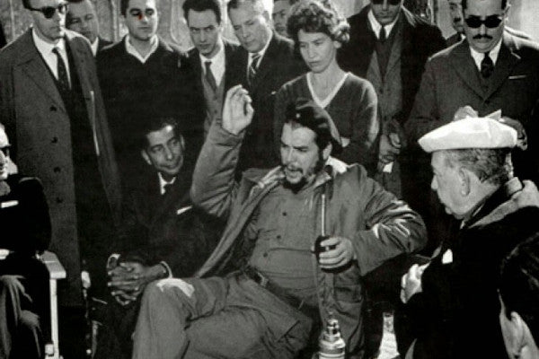 Image of Che Guevara and his company drinking yerba mate.